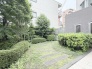 季節の息吹を身近に感じ、日々の暮らしに安らぎを添える心地よい空間です。
