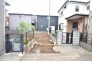 現地ご見学の際、スタッフが様々なご質問に対応いたします、周辺環境、前面道路、建築可能な建物について、ぜひご相談ください。
