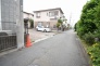 周辺は住宅が建ち並ぶ閑静な住宅街です。
