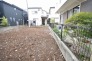建築条件なしの敷地。弊社グループ「白馬建設」にて建物プランをご提案できます。実際の陽当たりやサイズ感を現地でお確かめください。


