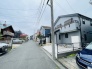 安心して暮らすことのできる住宅街。　住宅地の道路は一般に交通量が少なく車などの騒音が少ないため、住民にとって静かな生活環境が提供されます。
