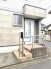玄関は家の第一印象を左右する重要な場所。ほどよい広さとスタイリッシュな色遣いが印象的です。

