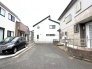 周辺は住宅が建ち並ぶ閑静な住宅街です。
