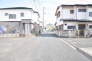 安心して暮らすことのできる住宅街。　住宅地の道路は一般に交通量が少なく車などの騒音が少ないため、住民にとって静かな生活環境が提供されます。
