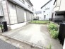 実際に室内をご見学頂くと生活のイメージが広がると思います。家具を置いたイメージや窓からの景色など。周辺で販売に出している物件も一緒にまとめてご見学頂き、比較する事もできます。お気軽に担当スタッフまでお申しつけください。
