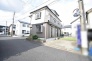 安心して暮らすことのできる住宅街。　住宅地の道路は一般に交通量が少なく車などの騒音が少ないため、住民にとって静かな生活環境が提供されます。

