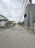 安心して暮らすことのできる住宅街。　住宅地の道路は一般に交通量が少なく車などの騒音が少ないため、住民にとって静かな生活環境が提供されます。
