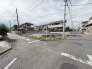 周辺は住宅が建ち並ぶ閑静な住宅街です。
