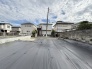 現地ご見学の際、スタッフが様々なご質問に対応いたします、周辺環境、前面道路、建築可能な建物について、ぜひご相談ください。
