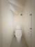 階段下を有効活用したトイレスペース。
便座はもちろんウォシュレット。

