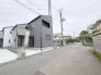 周辺は住宅が建ち並ぶ閑静な住宅街です。
