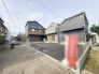 安心して暮らすことのできる住宅街。　住宅地の道路は一般に交通量が少なく車などの騒音が少ないため、住民にとって静かな生活環境が提供されます。
