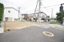 安心して暮らすことのできる住宅街。　住宅地の道路は一般に交通量が少なく車などの騒音が少ないため、住民にとって静かな生活環境が提供されます。
