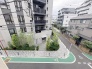 落ち着いた雰囲気の整然とした街区。