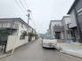 安心して暮らすことのできる住宅街。　住宅地の道路は一般に交通量が少なく車などの騒音が少ないため、住民にとって静かな生活環境が提供されます。
