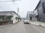 安心して暮らすことのできる住宅街。　住宅地の道路は一般に交通量が少なく車などの騒音が少ないため、住民にとって静かな生活環境が提供されます。
