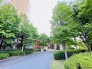 自然に恵まれた豊かな緑と美しいロケーションが特徴です。穏やかな暮らしやリラックスした健康的な生活が送れそう。日々の喧騒から離れ、自然に囲まれた癒しの場所はいかがでしょうか。
