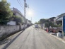 安心して暮らすことのできる住宅街。　住宅地の道路は一般に交通量が少なく車などの騒音が少ないため、住民にとって静かな生活環境が提供されます。
