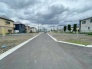 安心して暮らすことのできる住宅街。　住宅地の道路は一般に交通量が少なく車などの騒音が少ないため、住民にとって静かな生活環境が提供されます。
