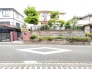 周辺は住宅が建ち並ぶ閑静な住宅街です。
