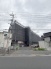 周辺の街並みの中で適度な主張、生活に溶け込むシンプルなデザインの外観が魅力のマンションです。
