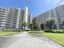 自然に恵まれた豊かな緑と美しいロケーションが特徴です。穏やかな暮らしやリラックスした健康的な生活が送れそう。日々の喧騒から離れ、自然に囲まれた癒しの場所はいかがでしょうか。
