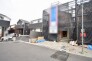 現在建物を建築中です、建築中の物件については現地確認の他、同施工会社の完成施工例のご案内、担当者のプレゼンテーションにてご検討ください。適切なご検討の方法をご説明させて頂きます。
