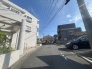 周辺は住宅が建ち並ぶ閑静な住宅街です。
