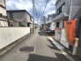 周辺は住宅が建ち並ぶ閑静な住宅街です。
