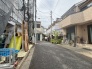 安心して暮らすことのできる住宅街。　住宅地の道路は一般に交通量が少なく車などの騒音が少ないため、住民にとって静かな生活環境が提供されます。

