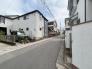 安心して暮らすことのできる住宅街。　住宅地の道路は一般に交通量が少なく車などの騒音が少ないため、住民にとって静かな生活環境が提供されます。
