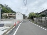 安心して暮らすことのできる住宅街。　住宅地の道路は一般に交通量が少なく車などの騒音が少ないため、住民にとって静かな生活環境が提供されます。
