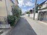 安心して暮らすことのできる住宅街。　住宅地の道路は一般に交通量が少なく車などの騒音が少ないため、住民にとって静かな生活環境が提供されます。
