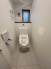 階段下を有効活用したトイレスペース。
便座はもちろんウォシュレット。

