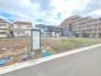 現地ご見学の際、スタッフが様々なご質問に対応いたします、周辺環境、前面道路、建築可能な建物について、ぜひご相談ください。
