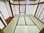 畳の香りと柔らかな光がリラックスした空間を作ります。
