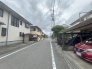 安心して暮らすことのできる住宅街。　住宅地の道路は一般に交通量が少なく車などの騒音が少ないため、住民にとって静かな生活環境が提供されます。
