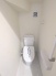 階段下を有効活用したトイレスペース。
便座はもちろんウォシュレット。

