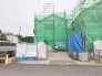 周辺の街並みの中で適度な主張、生活に溶け込むシンプルなデザインの外観が魅力の一戸建です。
