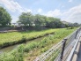 自然に恵まれた豊かな緑と美しいロケーションが特徴です。穏やかな暮らしやリラックスした健康的な生活が送れそう。日々の喧騒から離れ、自然に囲まれた癒しの場所はいかがでしょうか。
