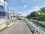 安心して暮らすことのできる住宅街。　住宅地の道路は一般に交通量が少なく車などの騒音が少ないため、住民にとって静かな生活環境が提供されます。
