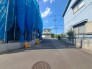 安心して暮らすことのできる住宅街。　住宅地の道路は一般に交通量が少なく車などの騒音が少ないため、住民にとって静かな生活環境が提供されます。
