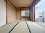 畳の香りと柔らかな光がリラックスした空間を作ります。
