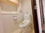 トイレにはウォシュレット機能を標準装備。
