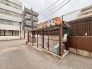 すっきりと整理された空間が日常の暮らしを心地よく支える落ち着いた共用部分です。
