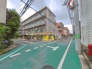 周辺は住宅が建ち並ぶ閑静な住宅街です。
