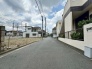 安心して暮らすことのできる住宅街。　住宅地の道路は一般に交通量が少なく車などの騒音が少ないため、住民にとって静かな生活環境が提供されます。
