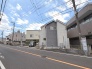 周辺は住宅が建ち並ぶ閑静な住宅街です。
