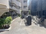 周辺の街並みの中で適度な主張、生活に溶け込むシンプルなデザインの外観が魅力の建物です。
