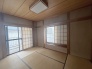畳の香りと柔らかな光がリラックスした空間を作ります。
